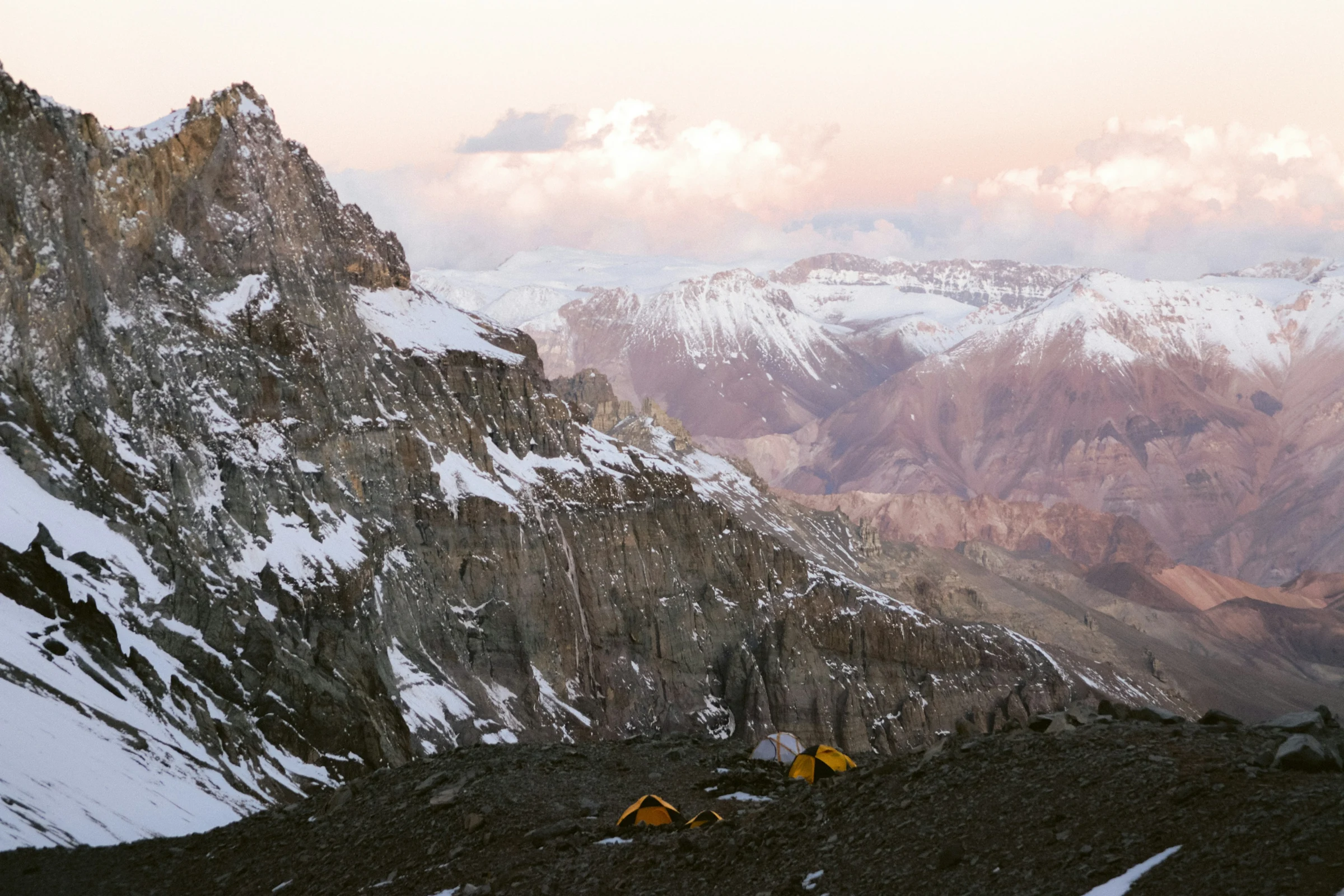 Paisaje de alta montaña en el Aconcagua, Argentina