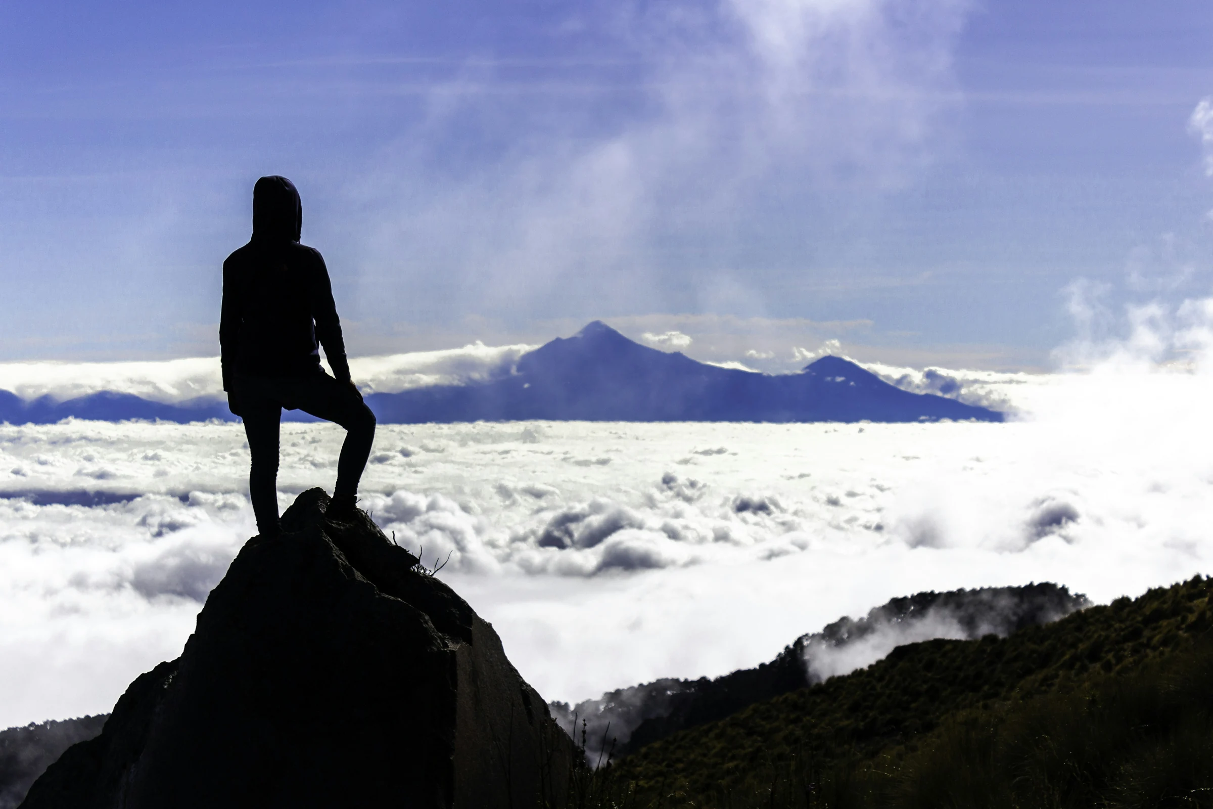 Una persona contempla el paisaje desde La Malinche, Tlaxcala